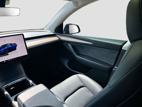 Used 2024 Tesla Model Y Long Range RWD image 24