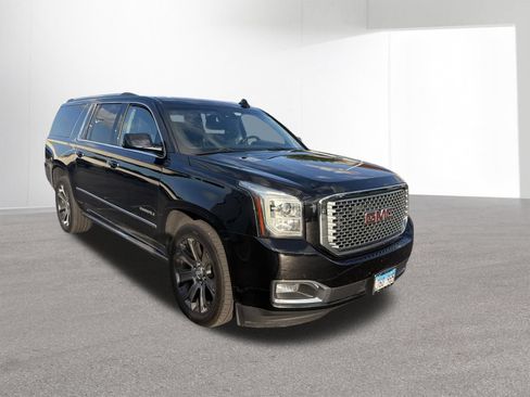 Used 2017 GMC Yukon XL Denali w/ Open Road Package AWD/4WD image 3