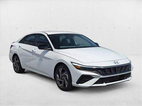 New 2025 Hyundai Elantra SEL image 6