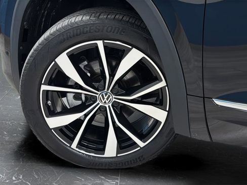 Used 2025 Volkswagen Atlas SEL Premium R-Line image 38