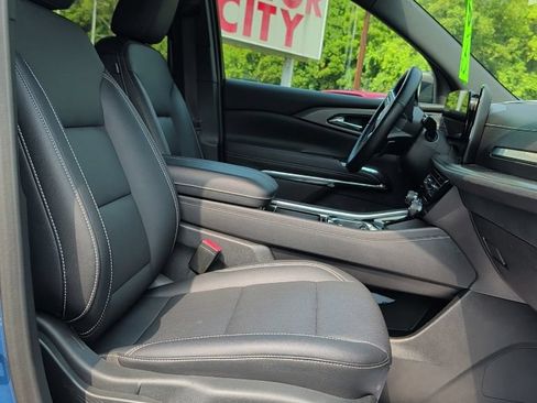 Used 2025 Chevrolet Traverse LT AWD/4WD image 18