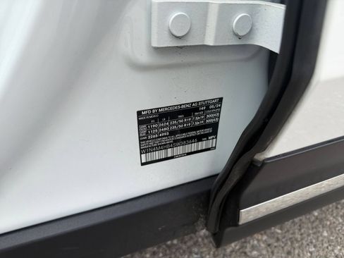 Used 2025 Mercedes-Benz GLB 250 4MATIC image 31