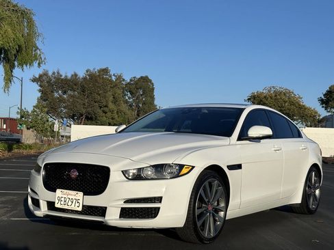 Used 2017 Jaguar XE Prestige RWD image 1