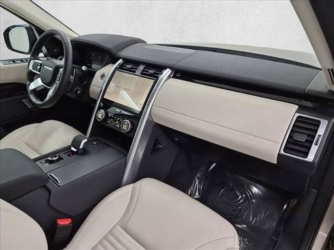 Certified 2025 Land Rover Discovery S AWD/4WD image 26