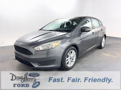 Used 2017 Ford Focus SE image 1