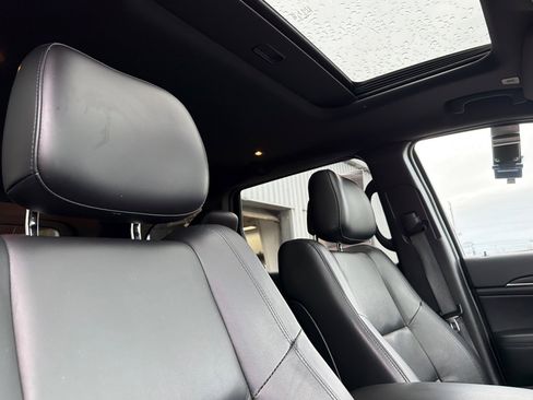 Used 2020 Jeep Grand Cherokee Limited image 16