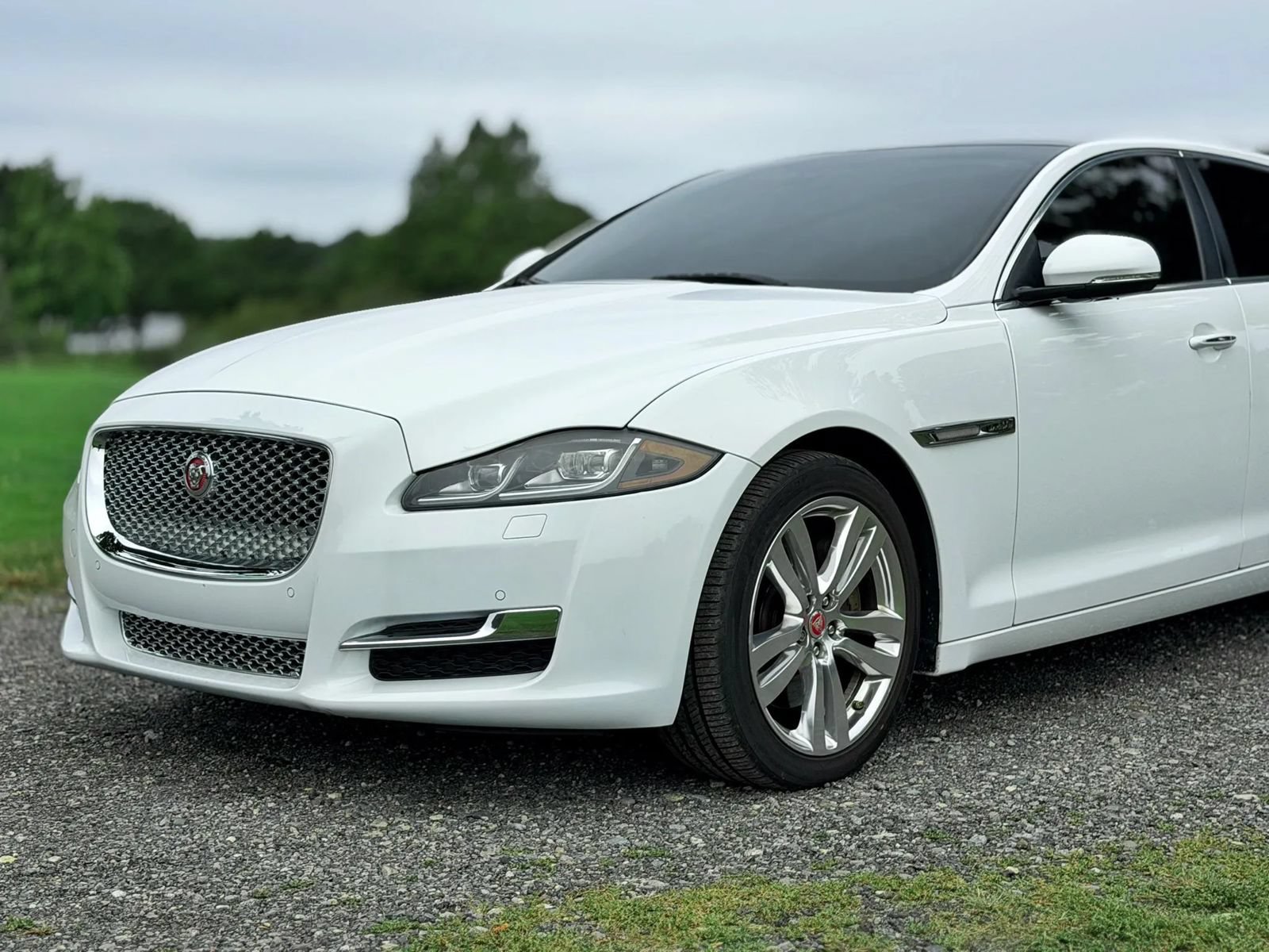 Used 2017 Jaguar XJ L Portfolio AWD/4WD image 19