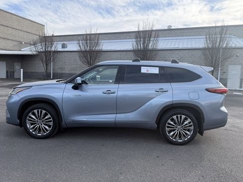Certified 2021 Toyota Highlander Platinum image 1