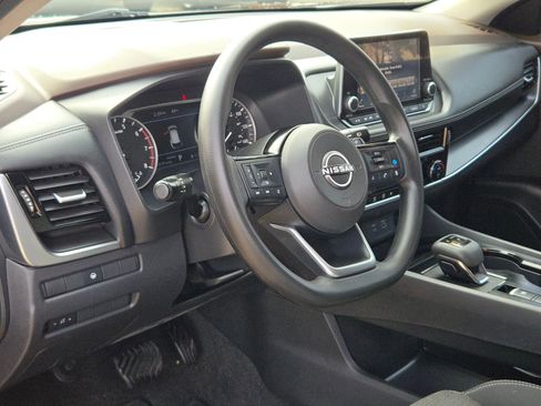 Used 2022 Nissan Rogue SV image 10