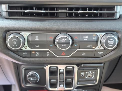 Used 2026 Jeep Gladiator Sport AWD/4WD image 24