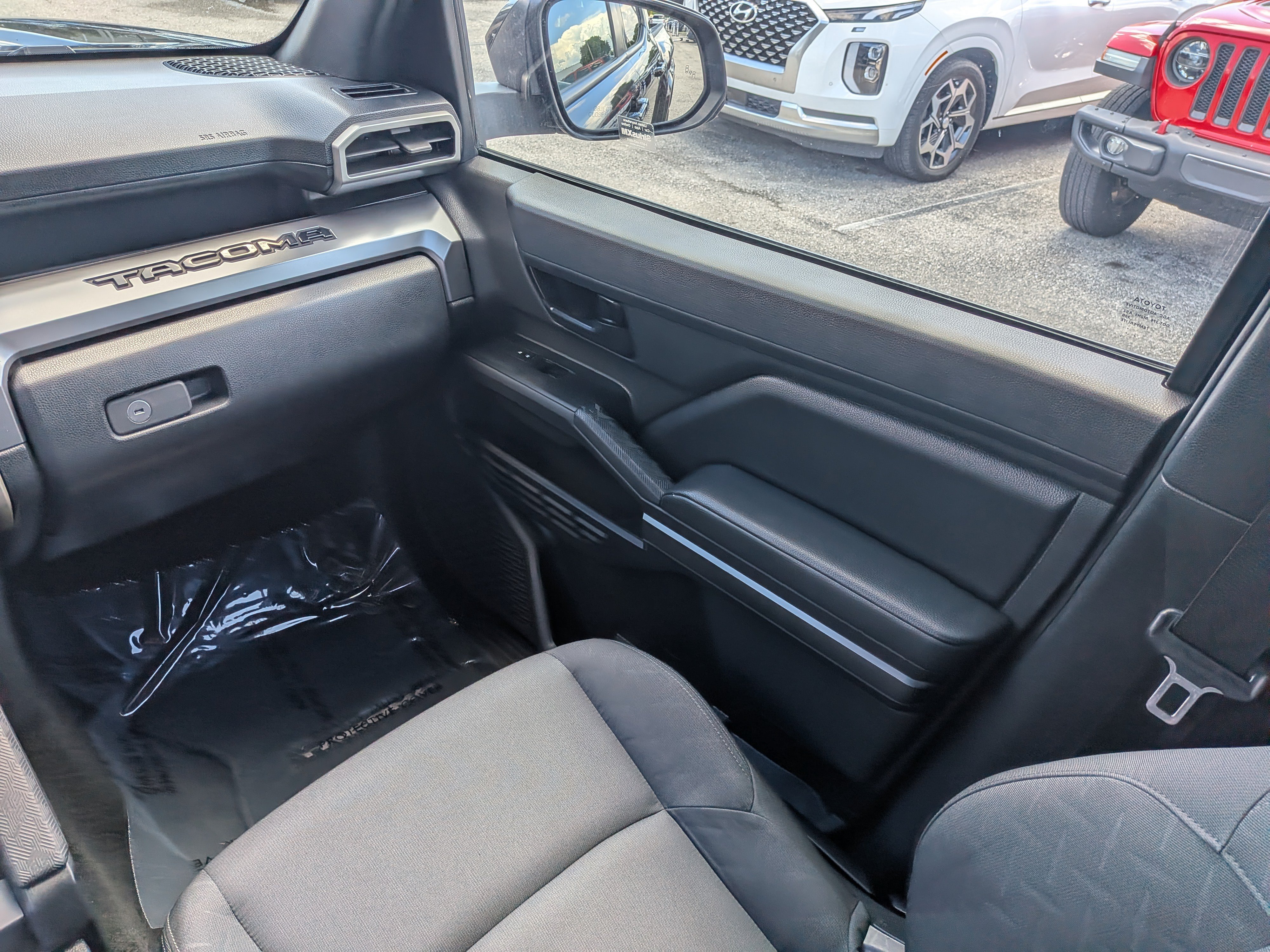 Used 2024 Toyota Tacoma SR5 AWD/4WD image 18