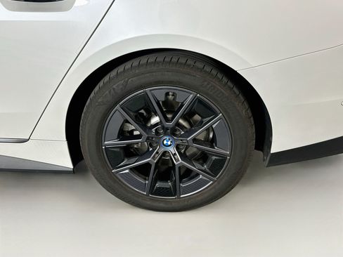Used 2023 BMW i4 eDrive35 RWD image 11