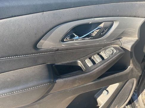 Used 2024 Chevrolet Traverse LT image 16