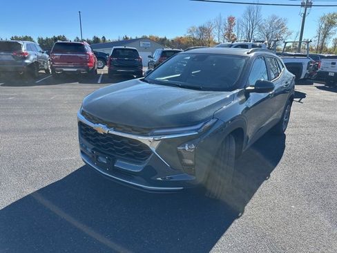 New 2026 Chevrolet Trax LT w/ Sunroof Package image 4