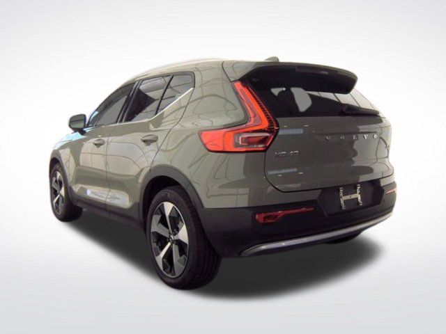 Used 2024 Volvo XC40 B5 Plus AWD/4WD image 5