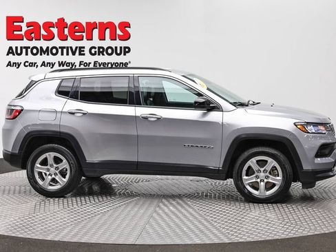 Used 2024 Jeep Compass Latitude AWD/4WD image 4