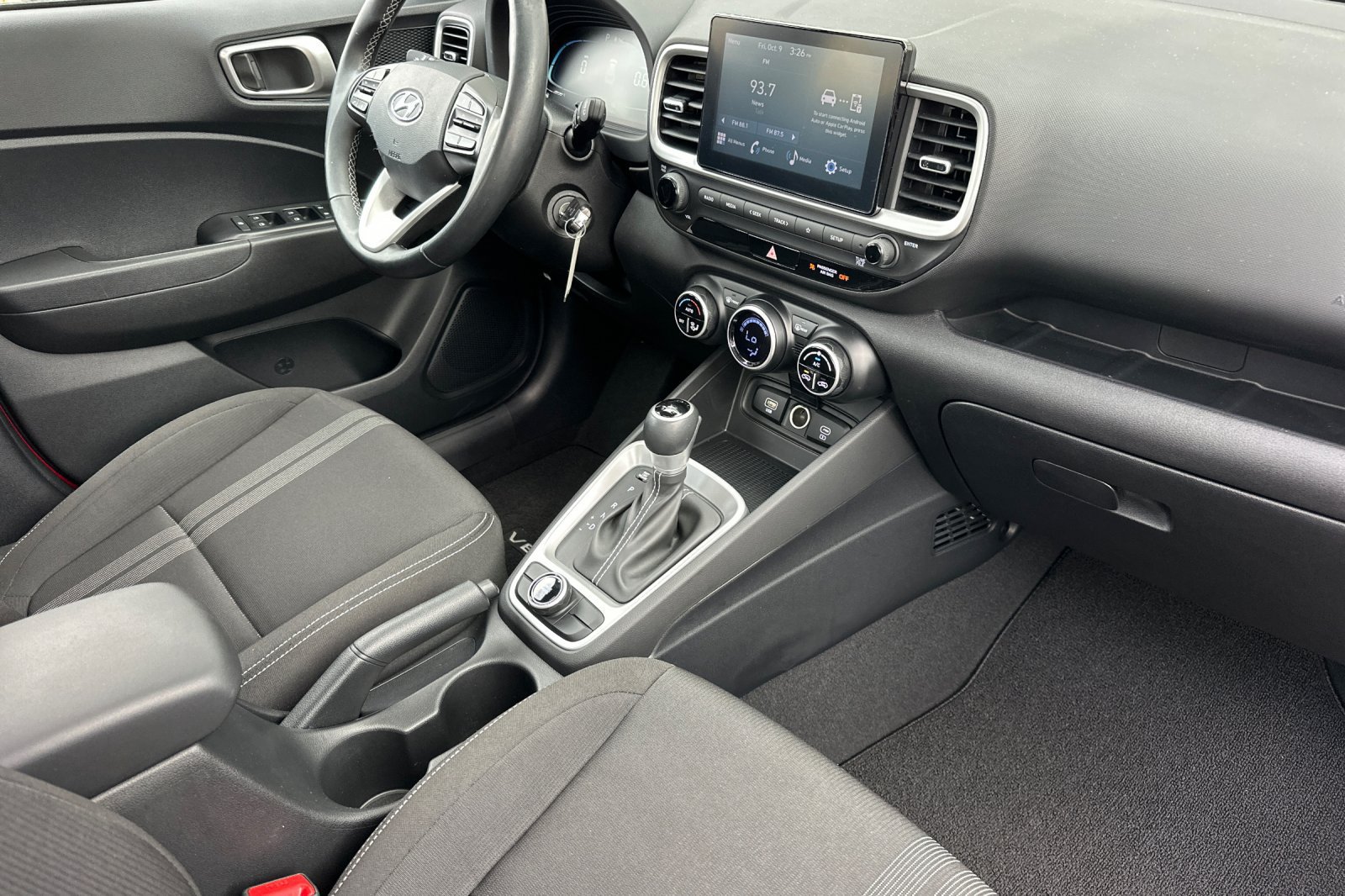 Used 2023 Hyundai Venue SEL FWD image 16