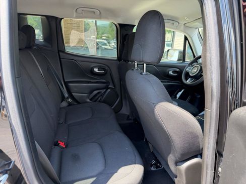 Used 2023 Jeep Renegade Latitude AWD/4WD image 18