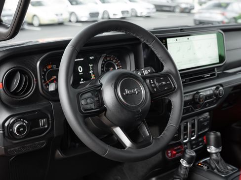 Used 2026 Jeep Wrangler Rubicon AWD/4WD image 9