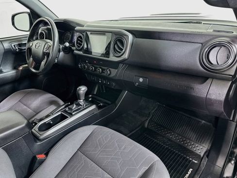 Used 2019 Toyota Tacoma TRD Sport AWD/4WD image 30