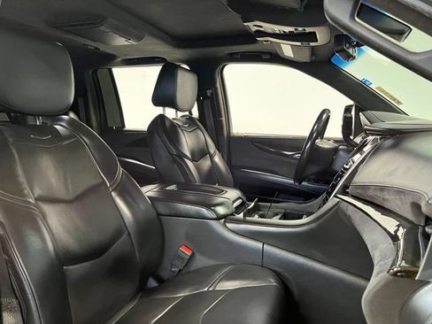 Used 2019 Cadillac Escalade ESV Platinum AWD/4WD image 10