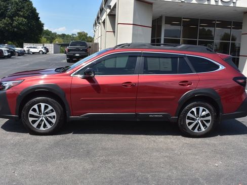Used 2024 Subaru Outback Premium AWD/4WD image 10