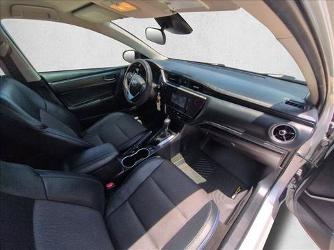 Used 2018 Toyota Corolla SE FWD image 19