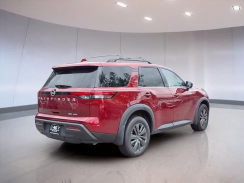 Used 2023 Nissan Pathfinder SV image 4