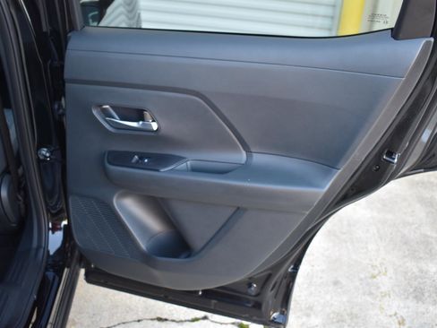 Certified 2025 Nissan Kicks SV image 33