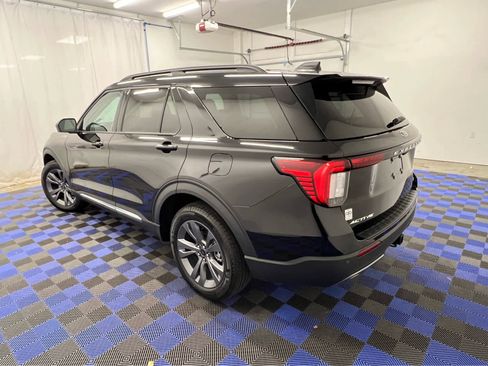 Used 2025 Ford Explorer Active w/ Active Comfort Package image 13