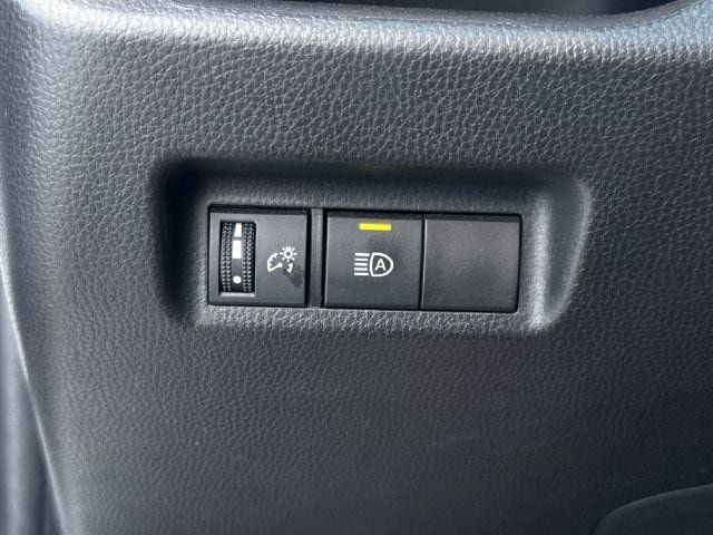 Used 2025 Toyota RAV4 XLE FWD image 24