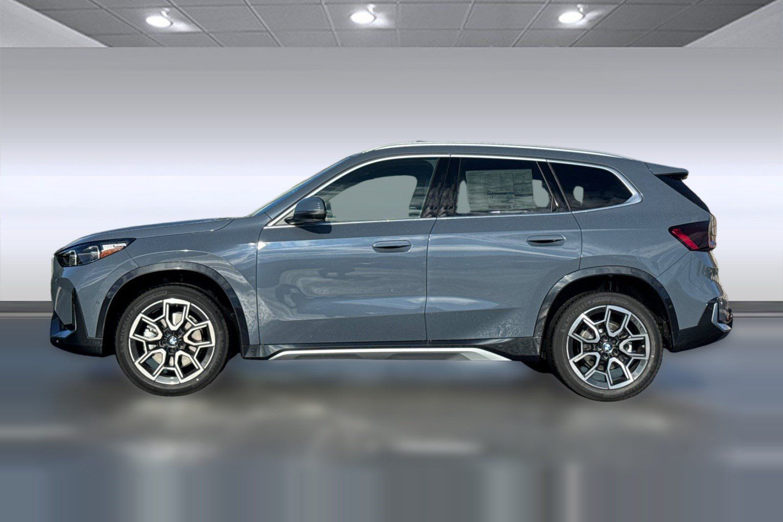 Used 2026 BMW X1 xDrive28i w/ Technology Package AWD/4WD image 2