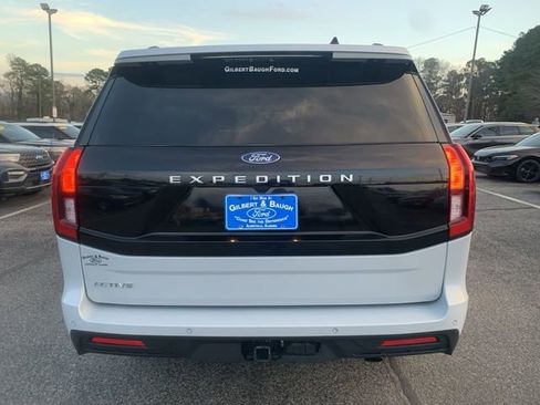 Used 2025 Ford Expedition Active image 4