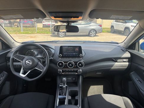 Used 2025 Nissan Sentra SV FWD image 31