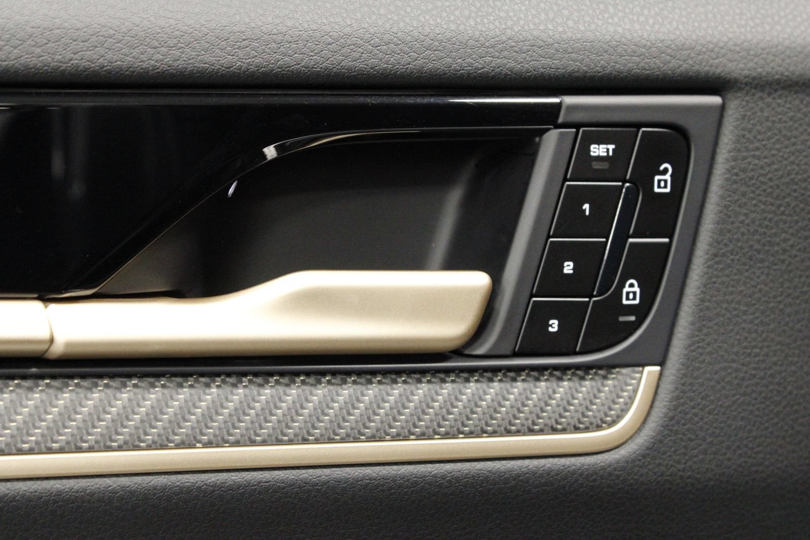 Certified 2026 Porsche Cayenne Coupe AWD/4WD image 30