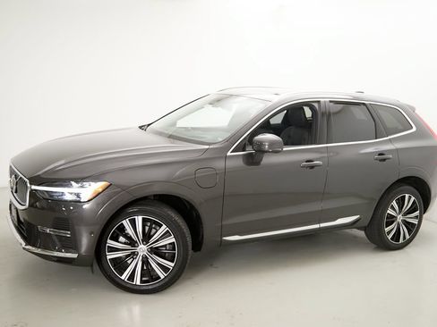 Certified 2023 Volvo XC60 T8 Ultimate w/ Climate Package AWD/4WD image 3
