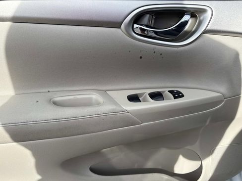 Used 2015 Nissan Sentra S image 17