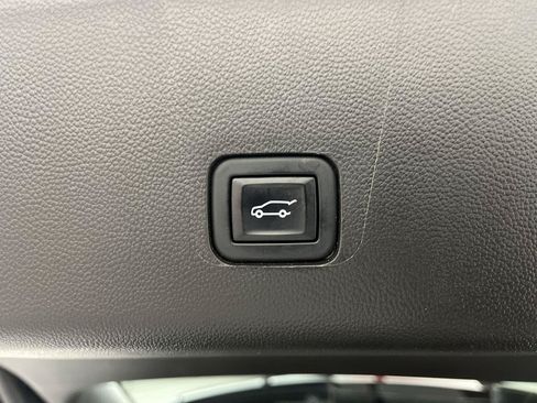 Used 2022 Chevrolet Traverse Premier w/ Redline Edition AWD/4WD image 5