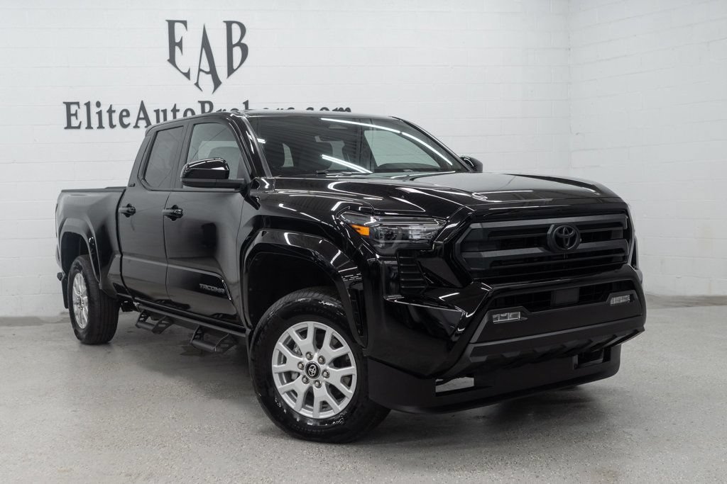Used 2025 Toyota Tacoma SR5 AWD/4WD image 7