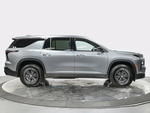 Used 2024 Chevrolet Traverse LS FWD image 8