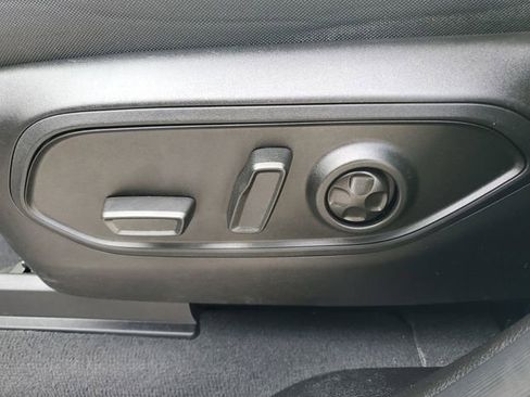 Used 2023 Jeep Grand Cherokee Laredo image 19