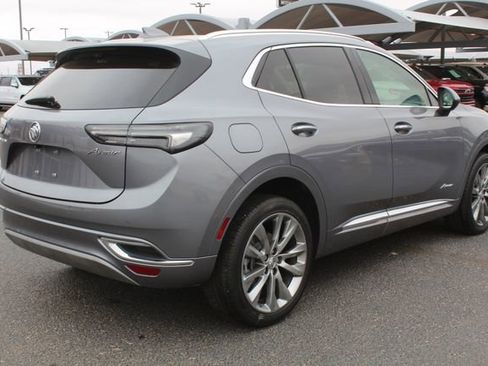 Used 2022 Buick Envision Avenir w/ Technology Package II FWD image 3