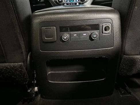 Used 2018 Chevrolet Suburban LT image 22