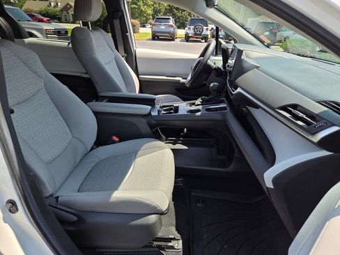 Used 2025 Toyota Sienna LE FWD image 16