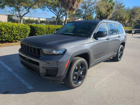 New 2025 Jeep Grand Cherokee L Altitude AWD/4WD image 9