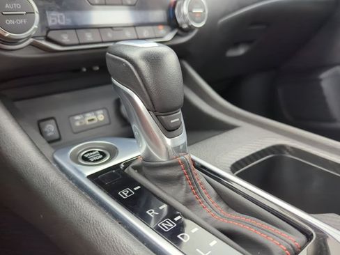 Used 2025 Nissan Sentra SR FWD image 10