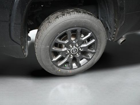 Used 2023 Toyota Tundra Platinum AWD/4WD image 37