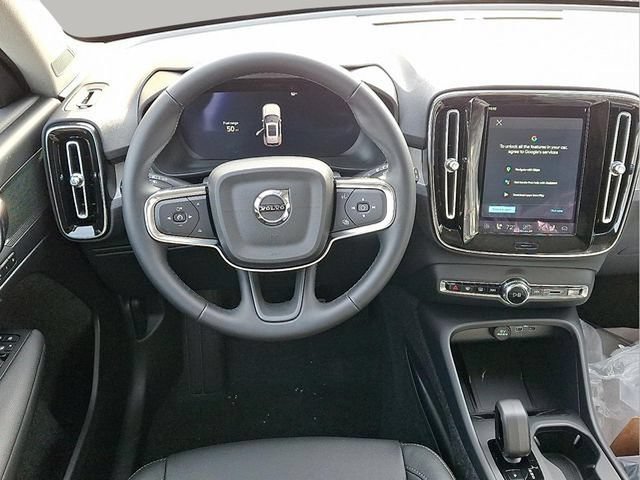 New 2026 Volvo XC40 B5 Core w/ Climate Package AWD/4WD image 9