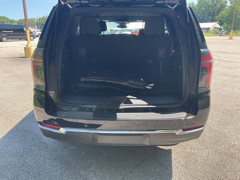 Used 2025 Chevrolet Tahoe LS AWD/4WD image 16