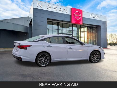 Certified 2024 Nissan Altima 2.0 SR image 7